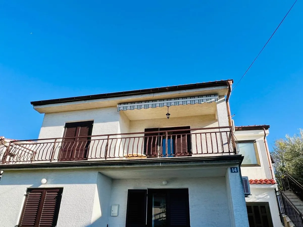 马林斯卡Sunny Retreat公寓 克罗地亚