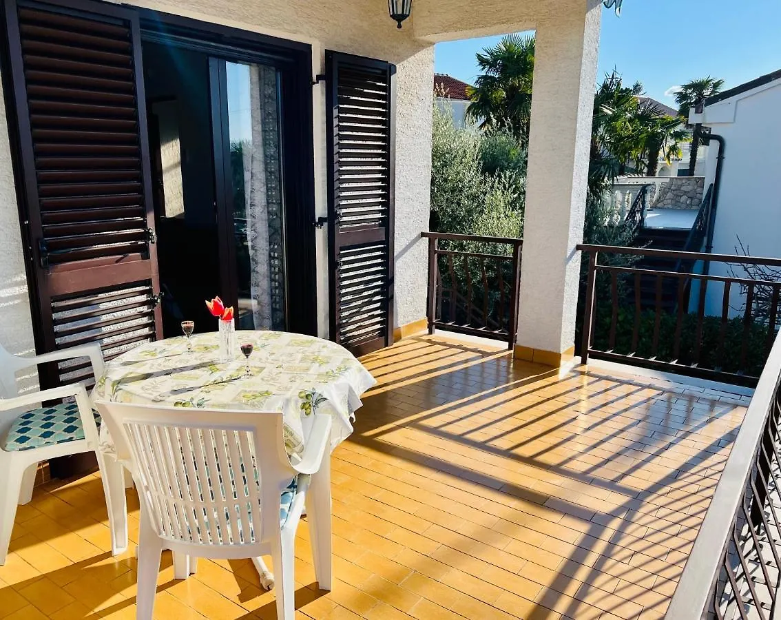 Sunny Retreat Apartment Malinska Croatia
