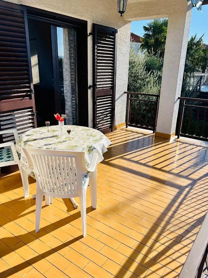Sunny Retreat Apartment Malinska